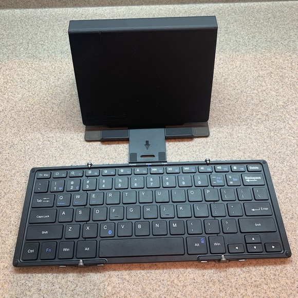 Plugable Foldable Bluetooth Keyboard - Picture 6 of 11